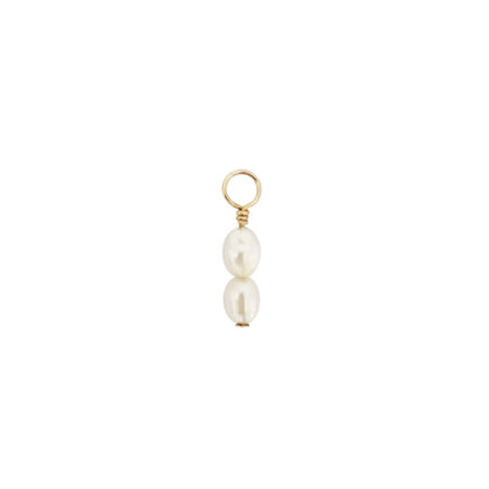 Vintage gouden hanger gecentreerd op een witte achtergrond